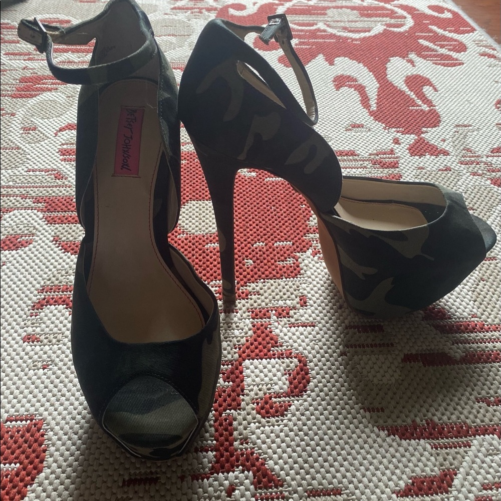 Betsey Johnson Camo Print Peep Toe Platform Heels